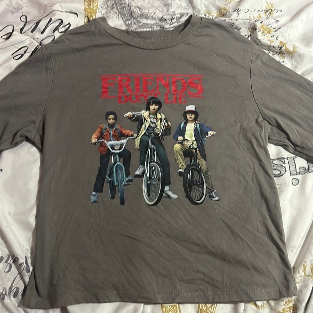 Netflix stranger things t shirt FRIENDS DON’T LIE